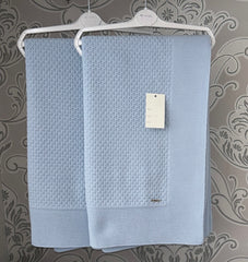 Thick knitted blue blanket