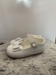 White bow shoes