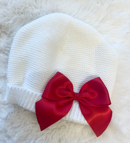 Knitted hat with bow