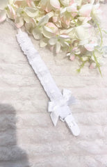 White lace dummy clip