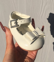 Cream bow shoes