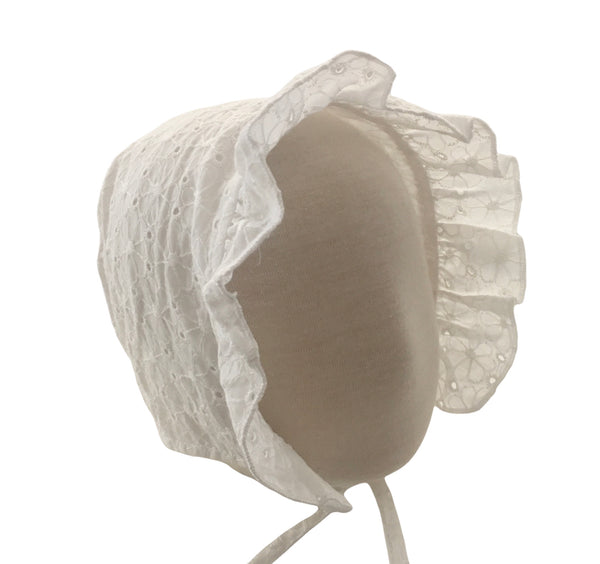 White detailed bonnet