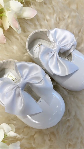 White bay pod soft sole shoe